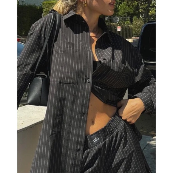 Alo Yoga Pinstripe Daylight Button Down Long Sleeve Black/Titanium M - Picture 12 of 14